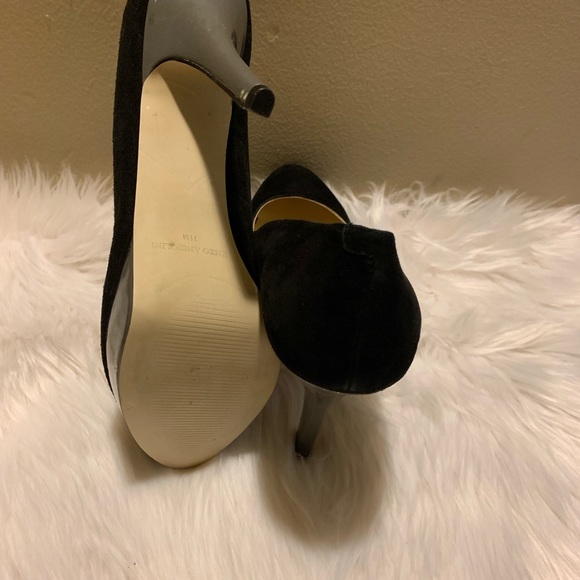 Black Suede Pumps w/ gray platform - Picture 4 of 7